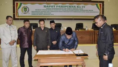 Pemkab dan DPRD Inhil Sepakat, APBD 2019 Rp2,1 Triliun Disahkan